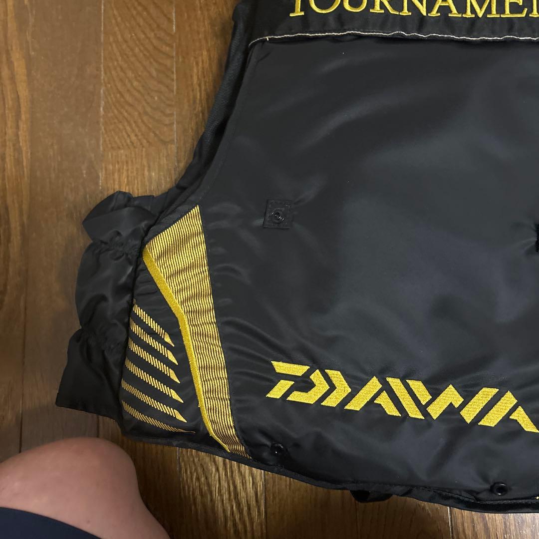 ダイワ トーナメントフローティングベストLサイズ