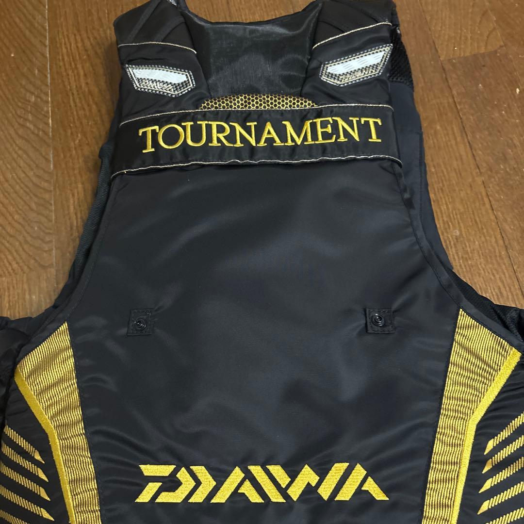ダイワ トーナメントフローティングベストLサイズ