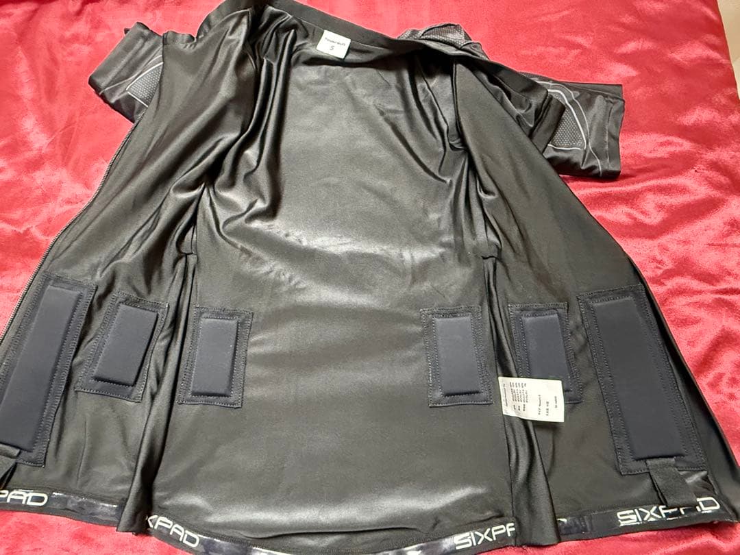 SIXPAD トレーニングシャツ＆パンツセット S/M綺麗な状態です！