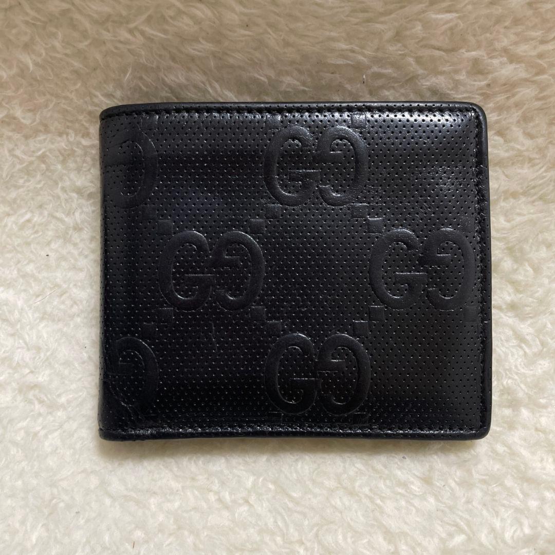 GUCCI　グッチ　折り財布　エンボス　ブラック　美品‼️