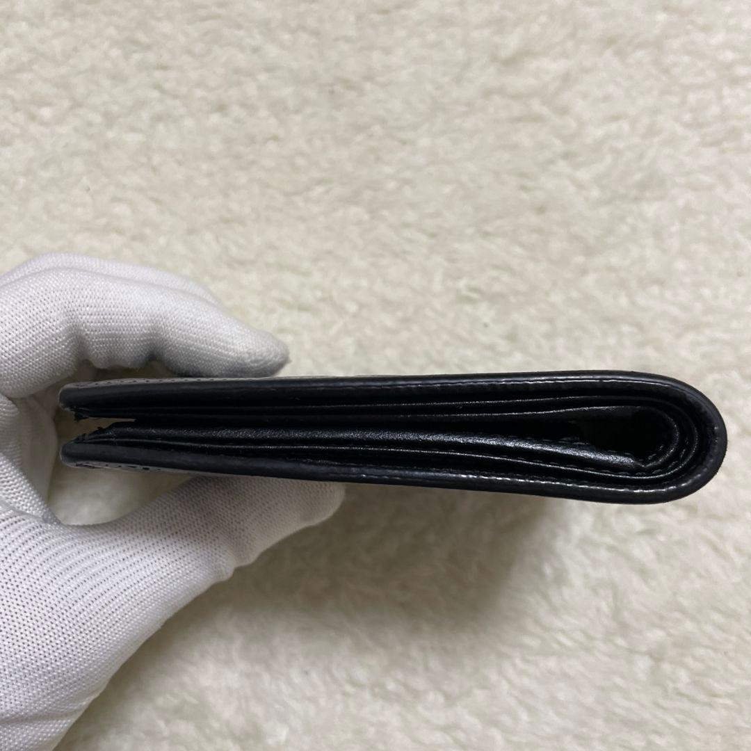 GUCCI　グッチ　折り財布　エンボス　ブラック　美品‼️