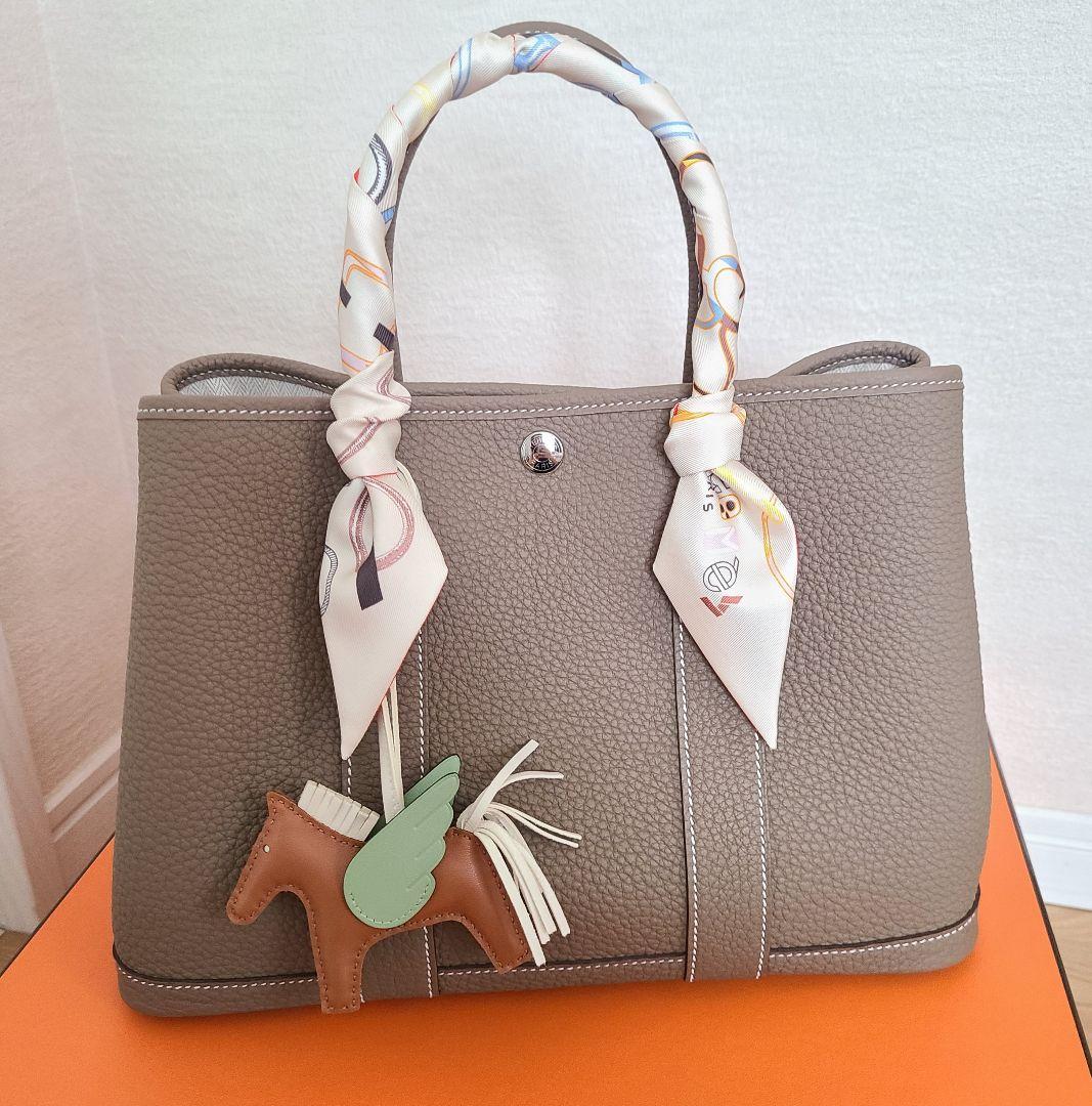 HERMES エルメス ツイリー ド レ ブックル