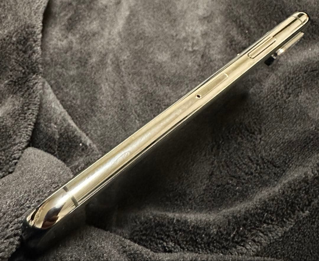 iPhone Xs 64GB ※画面ひびありSIMロック解除済み