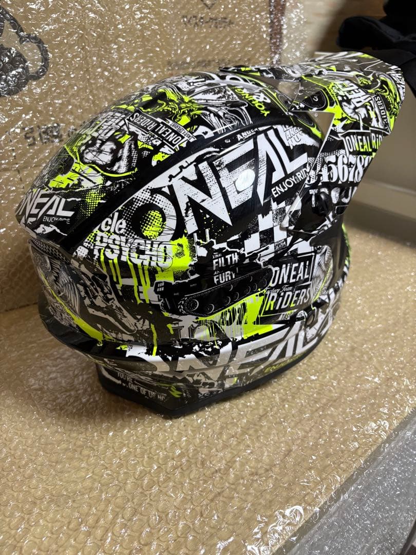 【特価早い者勝ち】O'NEALオニール バイクヘルメット 3シリーズ Lサイズ