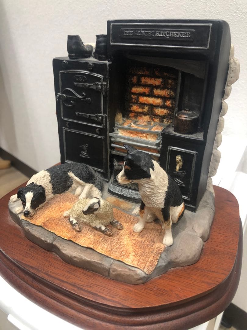 Border Fine Arts」の置物　In From The Cold