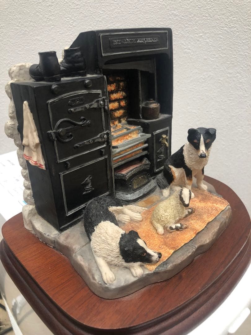 Border Fine Arts」の置物　In From The Cold