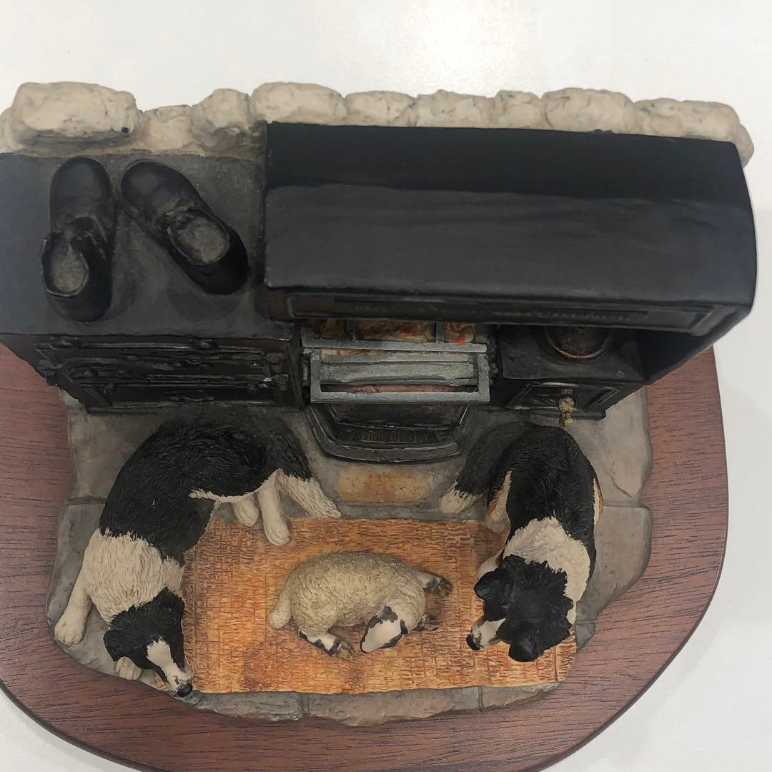 Border Fine Arts」の置物　In From The Cold