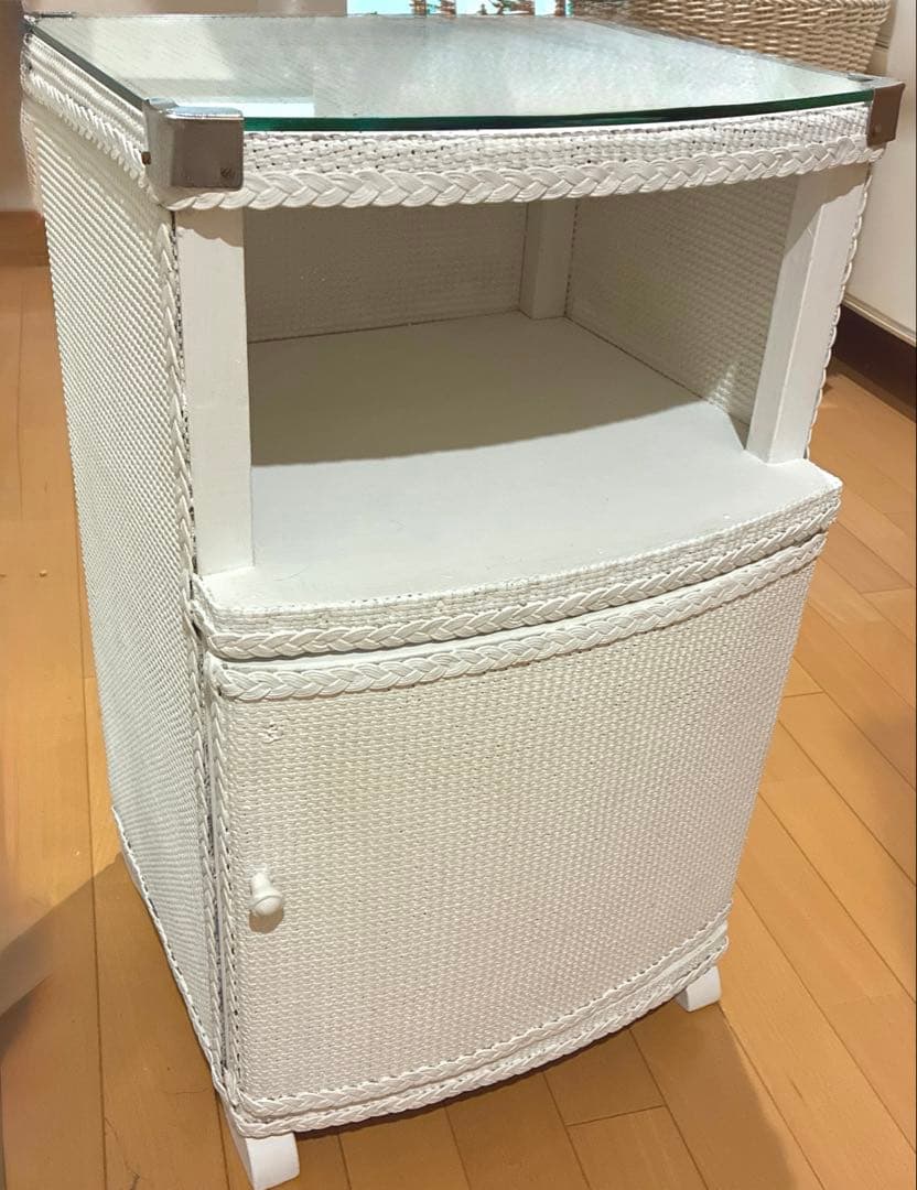 アンティーク家具 ロイドルーム風？　ベッドサイド　キャビネット　ガラストップ