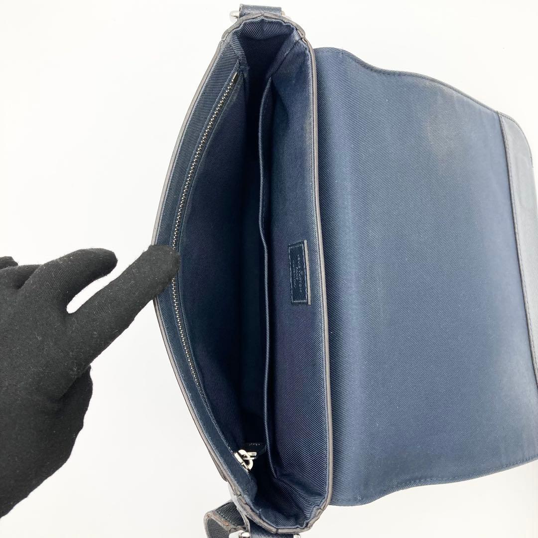 ルイヴィトン タイガ メッセンジャーバッグ ネイビー