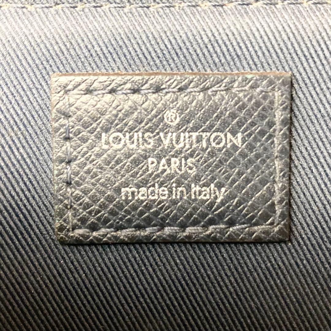 ルイヴィトン タイガ メッセンジャーバッグ ネイビー