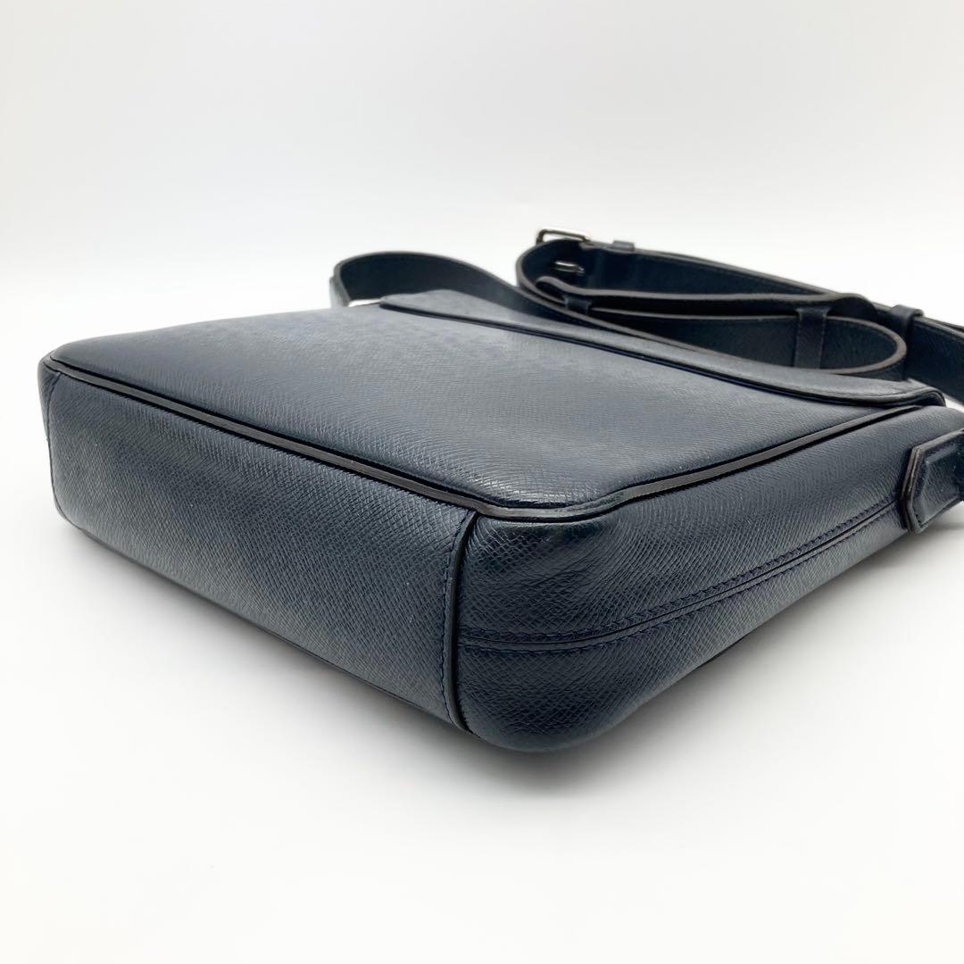 ルイヴィトン タイガ メッセンジャーバッグ ネイビー