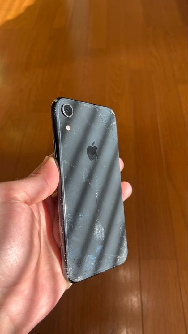 iPhone XR ブラック 背面ひび割れあり