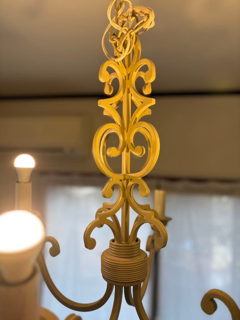 ローラアシュレイ 4灯スクロールシャンデリア｜英国クラシック照明｜※1灯不点灯