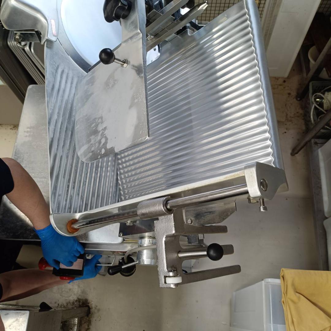 【吉田】なんつね 冷凍肉スライサー〈NF-385K〉