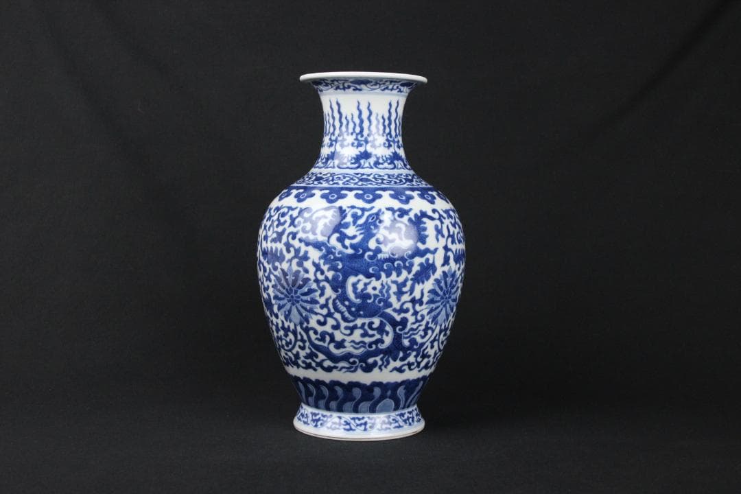 中国美術 大清乾隆年製 景徳鎮　磁器 青花　細密手描纏枝文　花瓶 FJM12-2