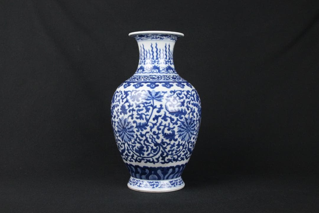 中国美術 大清乾隆年製 景徳鎮　磁器 青花　細密手描纏枝文　花瓶 FJM12-2