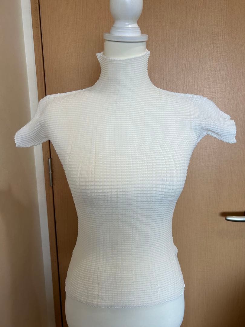 ⭐️本日限定価格⭐️プリーツプリーズトップス白極美品⭐️