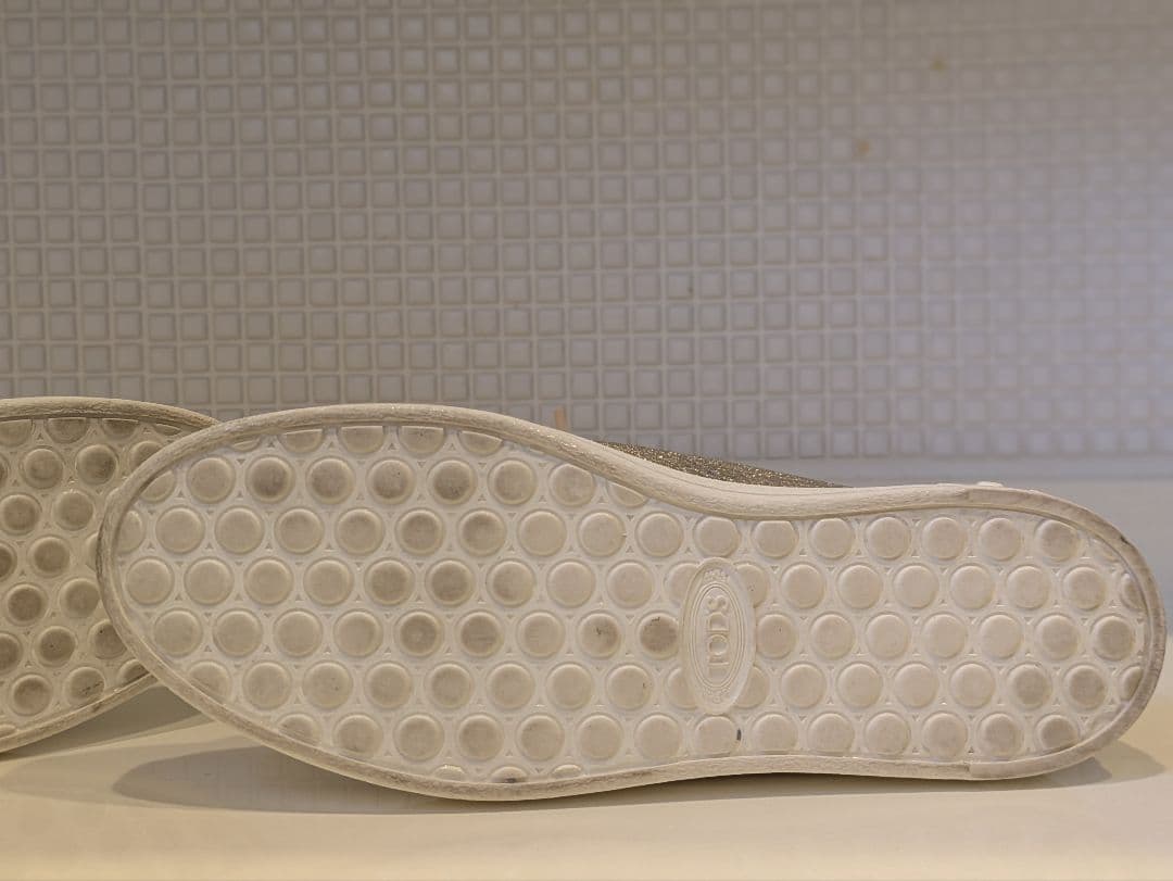 TOD'Sスニーカー　1回のみ使用　プラチナ　23cm