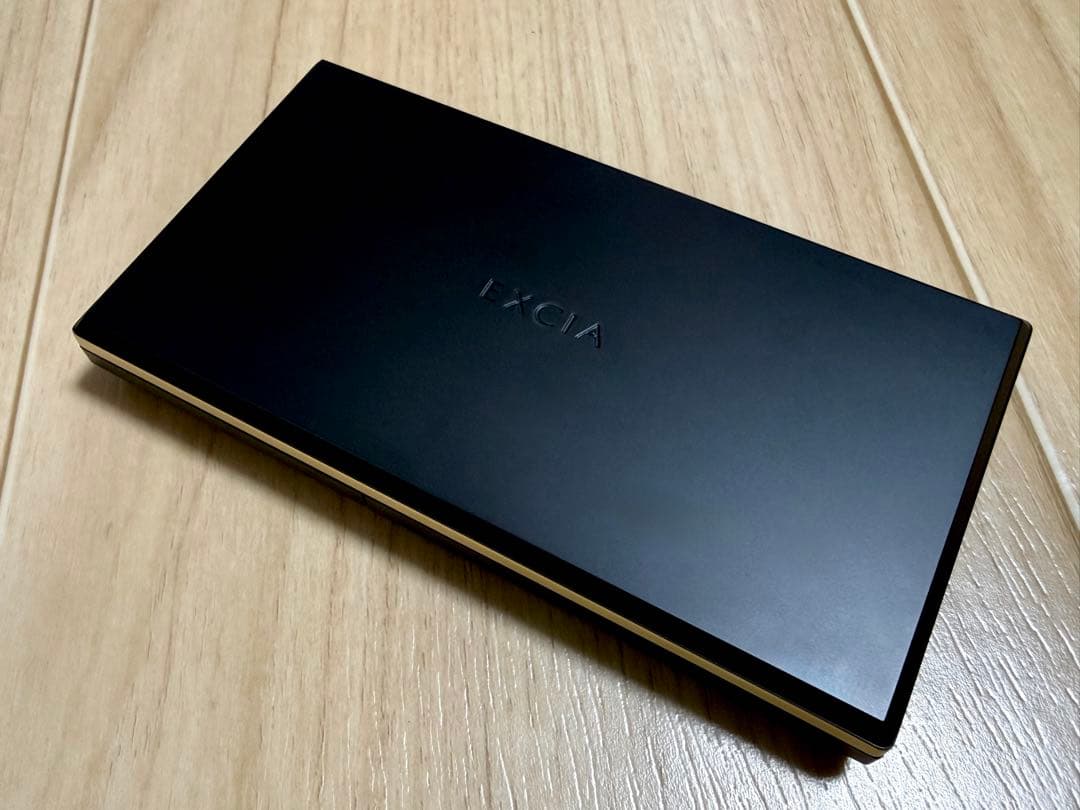 エクシア ラディグロウ パウダーファンデーション NA200 クリアナチュラル