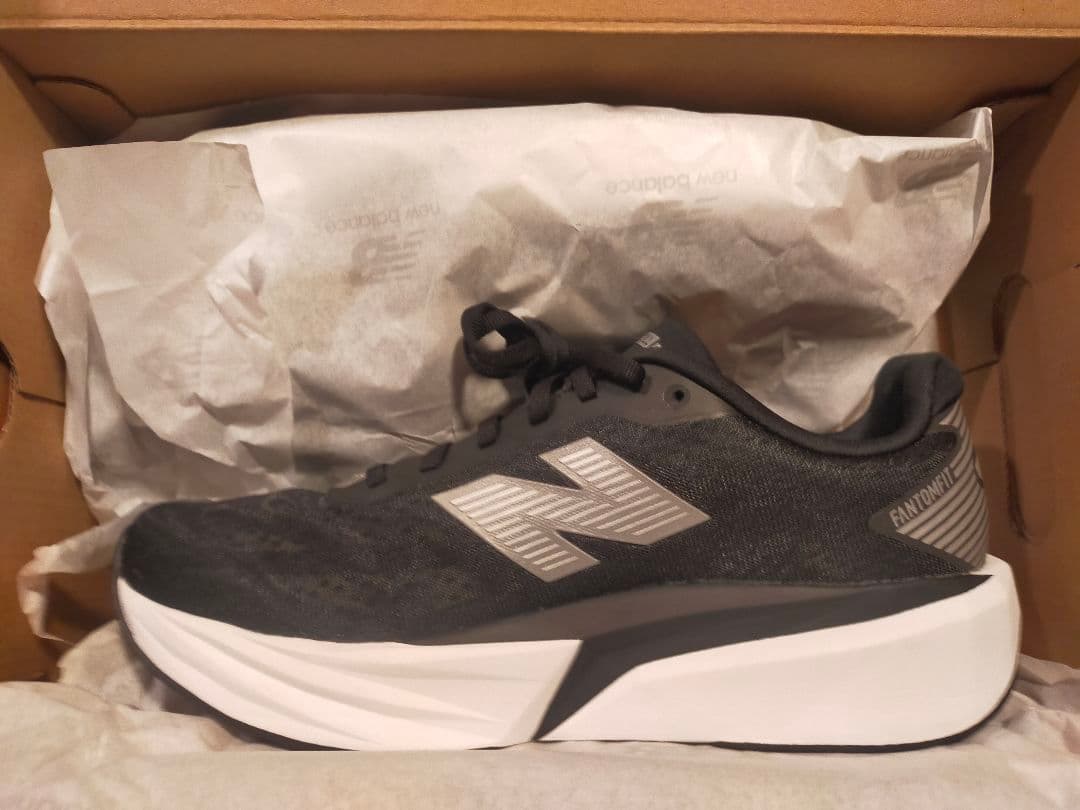ニューバランスFuelCell Rebel v5 26.5cm 2E足入れのみ