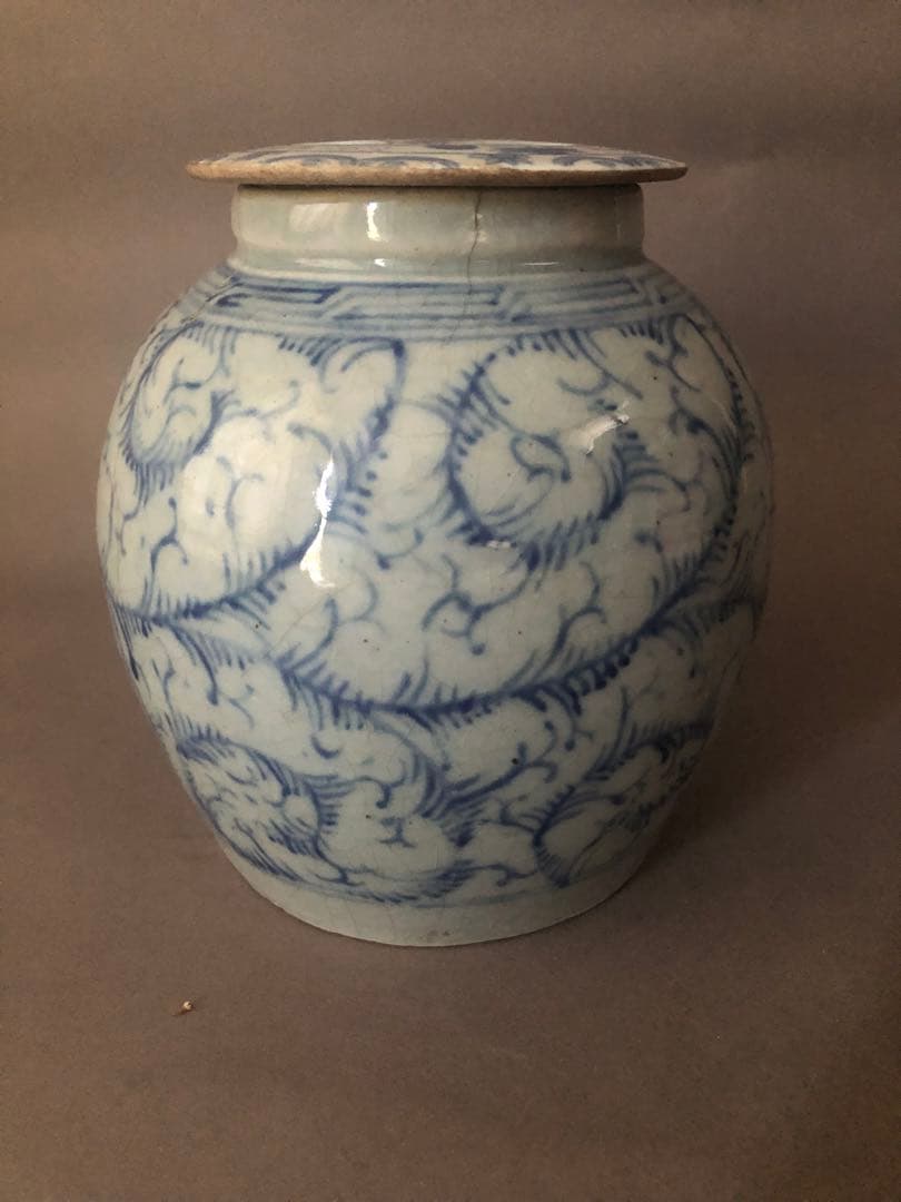 中国骨董　古美術　草文　穴あき蓋付壺