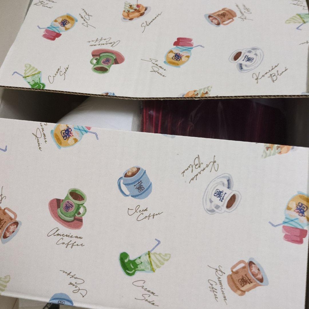 コメダ珈琲　赤い椅子　クッション　トートバック