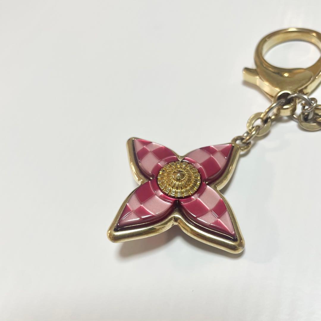 ルイヴィトン　チャーム　ビジューサックモザイク　ピンク　ベージュ