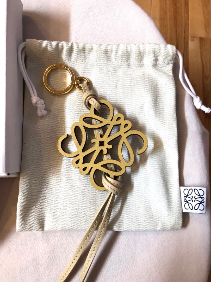 【新品未使用】ロエベ LOEWE キーリング ダークイエロー アナグラム 箱あり