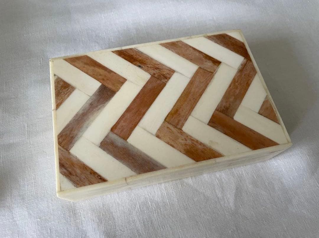 美品 オブジェ ナチュラル シンプル 北欧 ヘリンボーン　デザイン　小物入れ