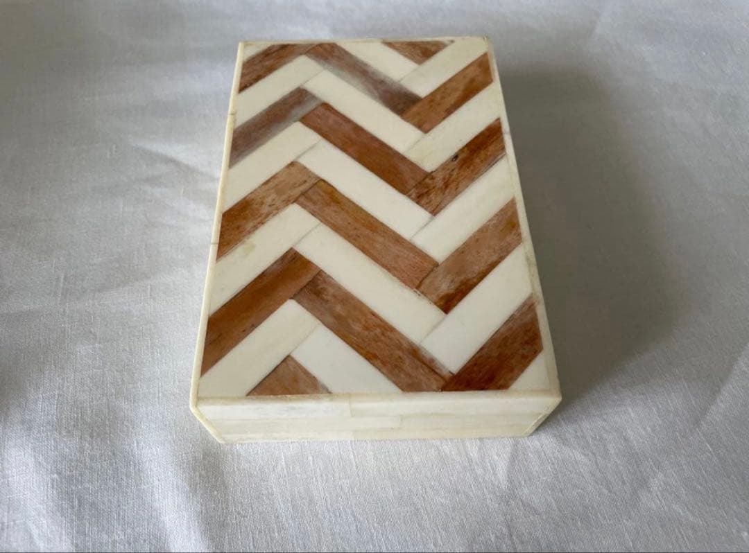 美品 オブジェ ナチュラル シンプル 北欧 ヘリンボーン　デザイン　小物入れ