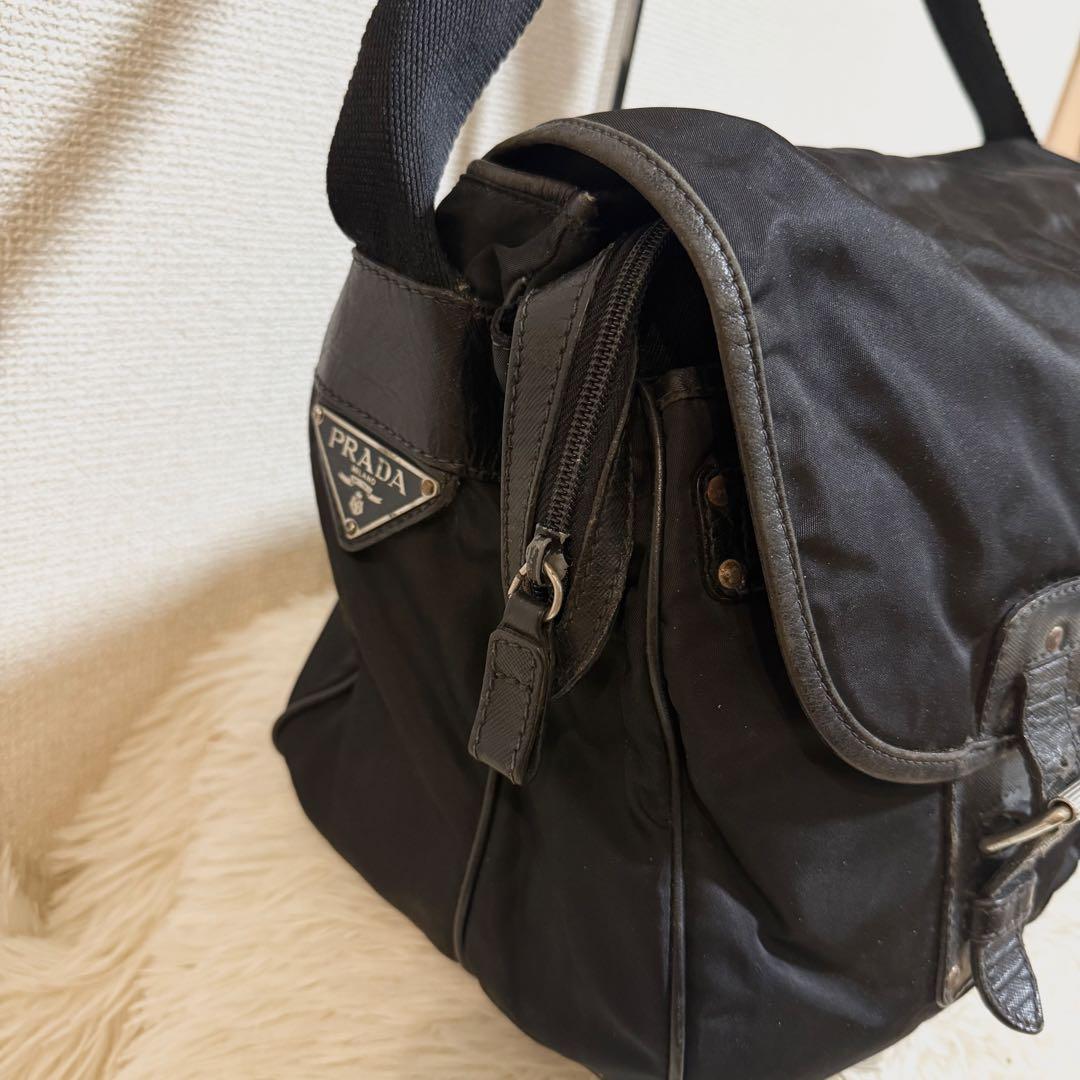 【訳あり】PRADA　プラダ　メッセンジャー　ブラック　ナイロン　三角プレート