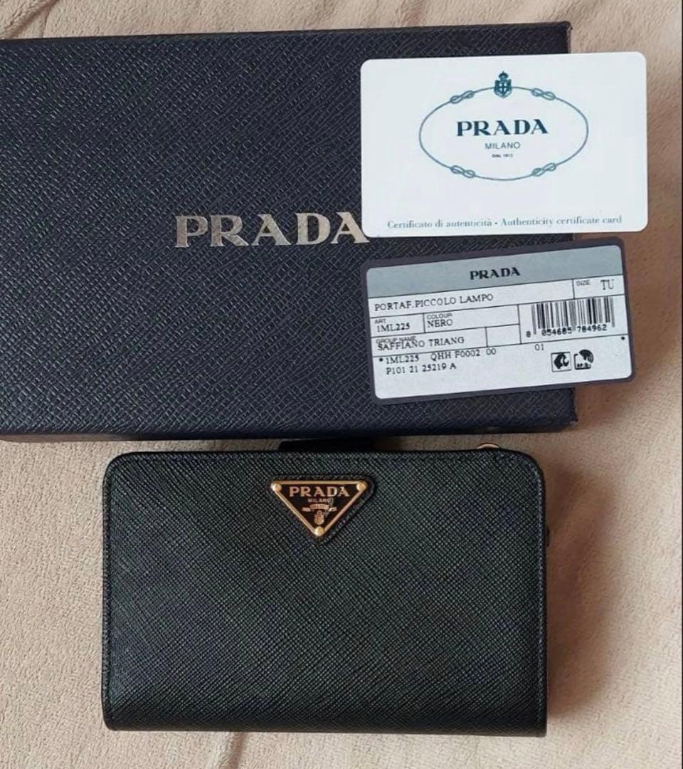 プラダ財布