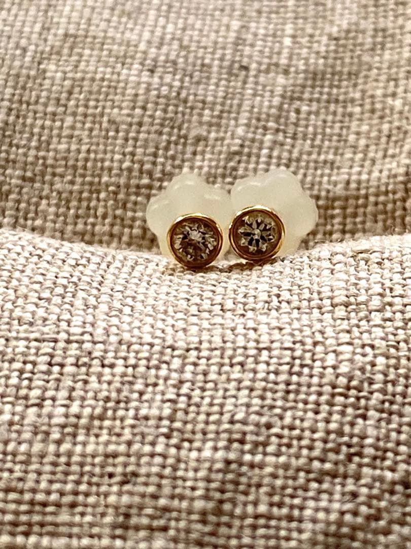 K18 オレフィーチェ マイクロヌード ピアス 0.1ct ダイヤモンドピアス