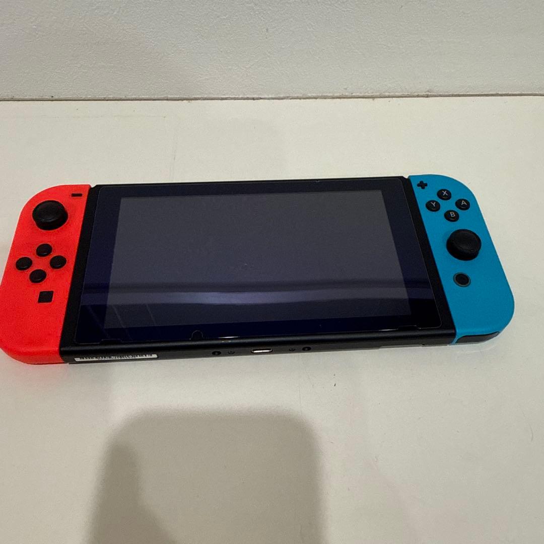 ニンテンドースイッチ[Nintendo Switch]本体とコントローラー