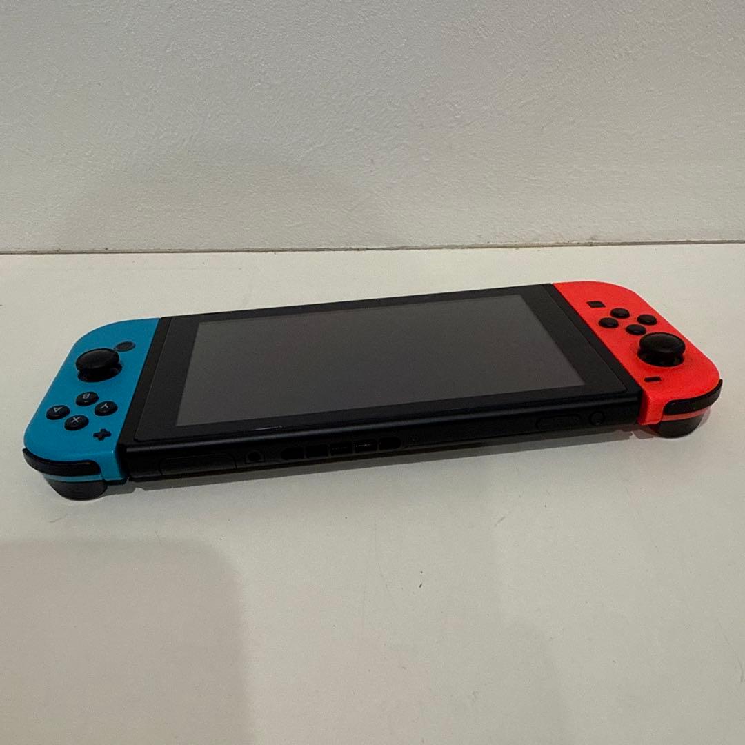 ニンテンドースイッチ[Nintendo Switch]本体とコントローラー