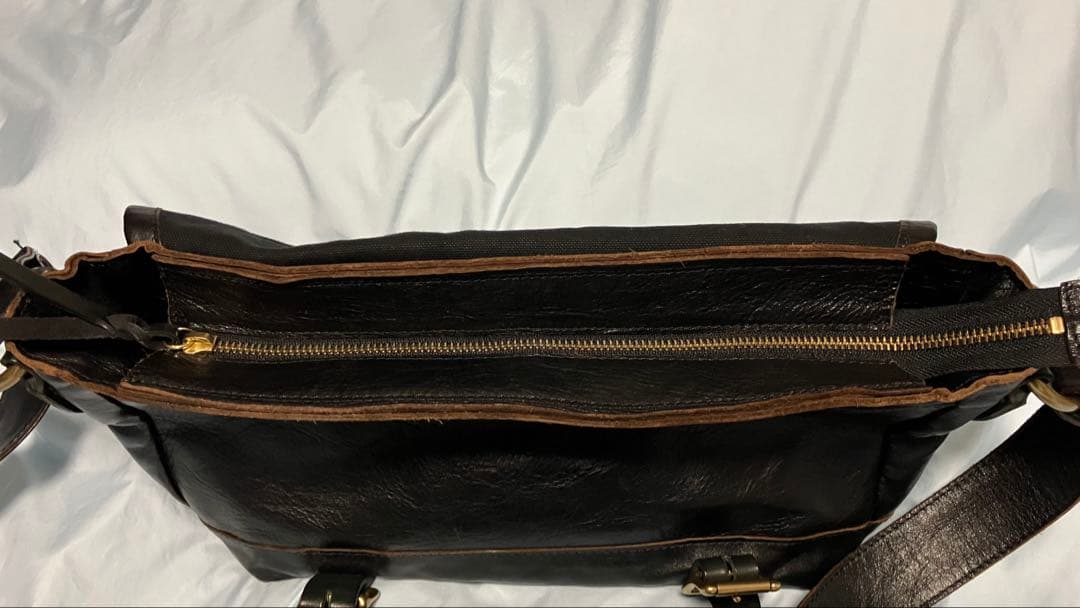 【INCEPTION インセプション】メッセンジャーバッグ 黒（茶芯）