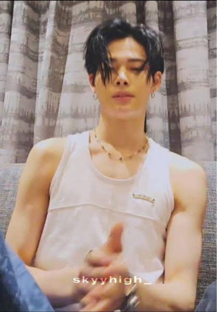 Thug Club タンクトップ　ENHYPENニキ着用