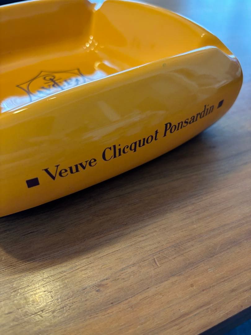 ヴーヴ・クリコ・ポンサルダン　Veuve Clicquot 灰皿