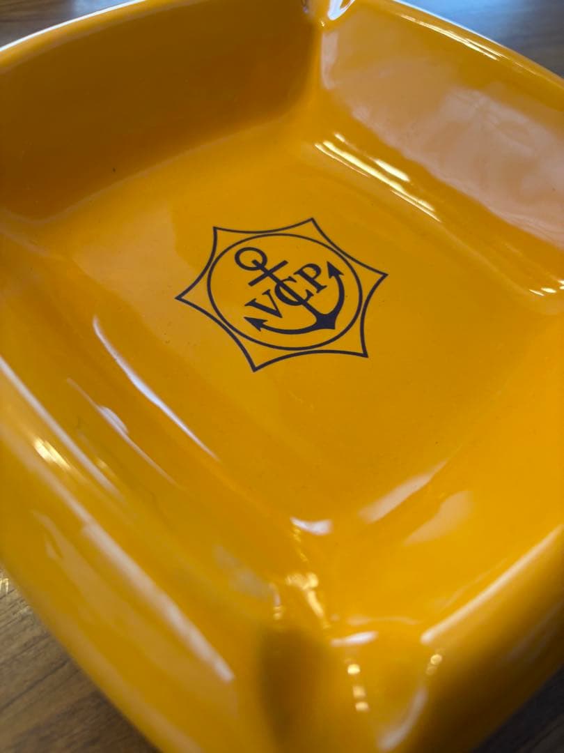 ヴーヴ・クリコ・ポンサルダン　Veuve Clicquot 灰皿