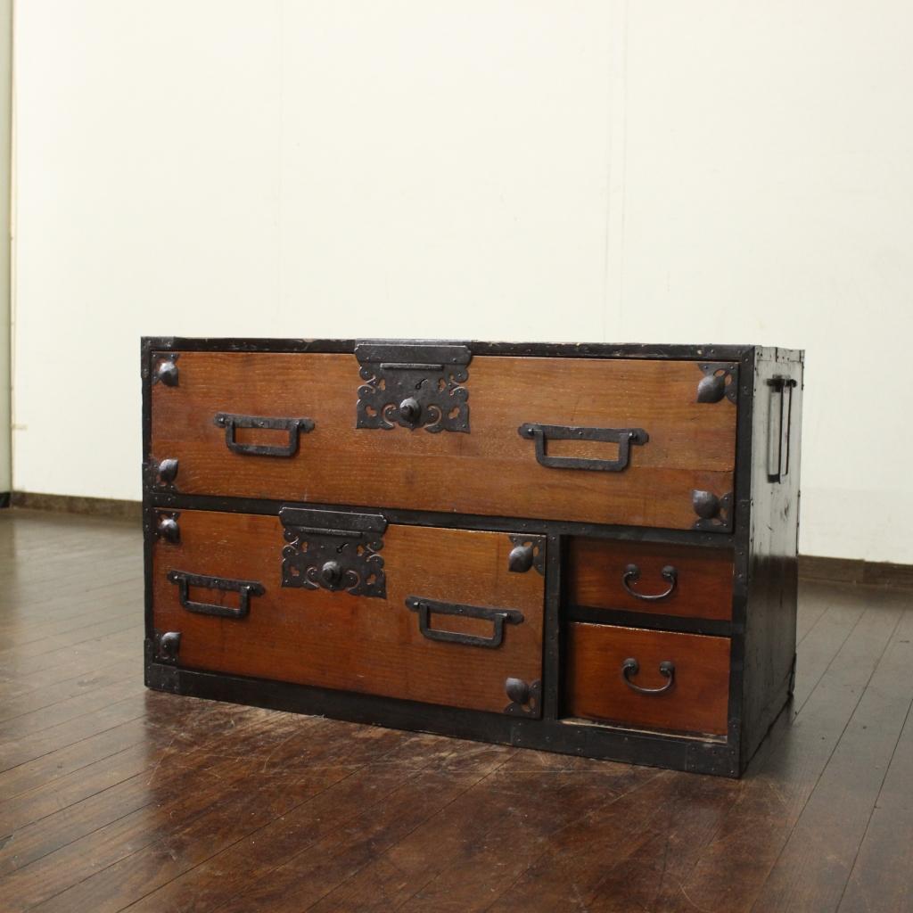 栗の木 使いこまれた風合いが良い時代箪笥 収納/古家具/明治/チェスト/和家具