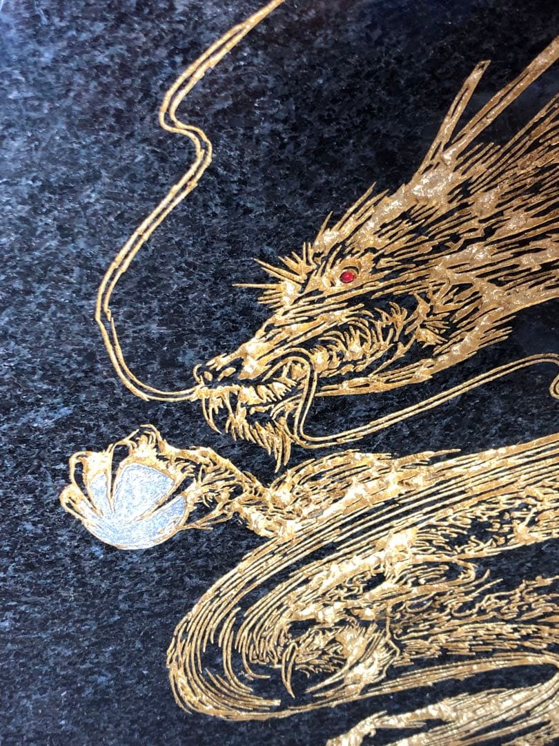 金箔龍　彫刻板石