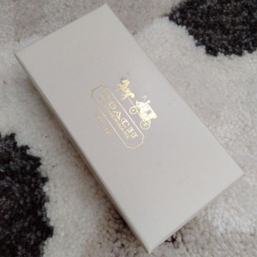 【新品未使用】COACHキーホルダー手帳型写真入れハートチャーム箱入り