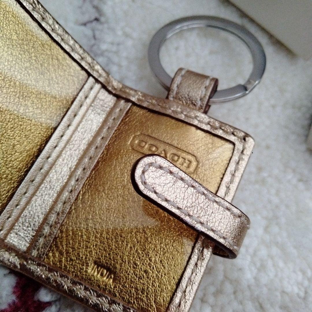 【新品未使用】COACHキーホルダー手帳型写真入れハートチャーム箱入り