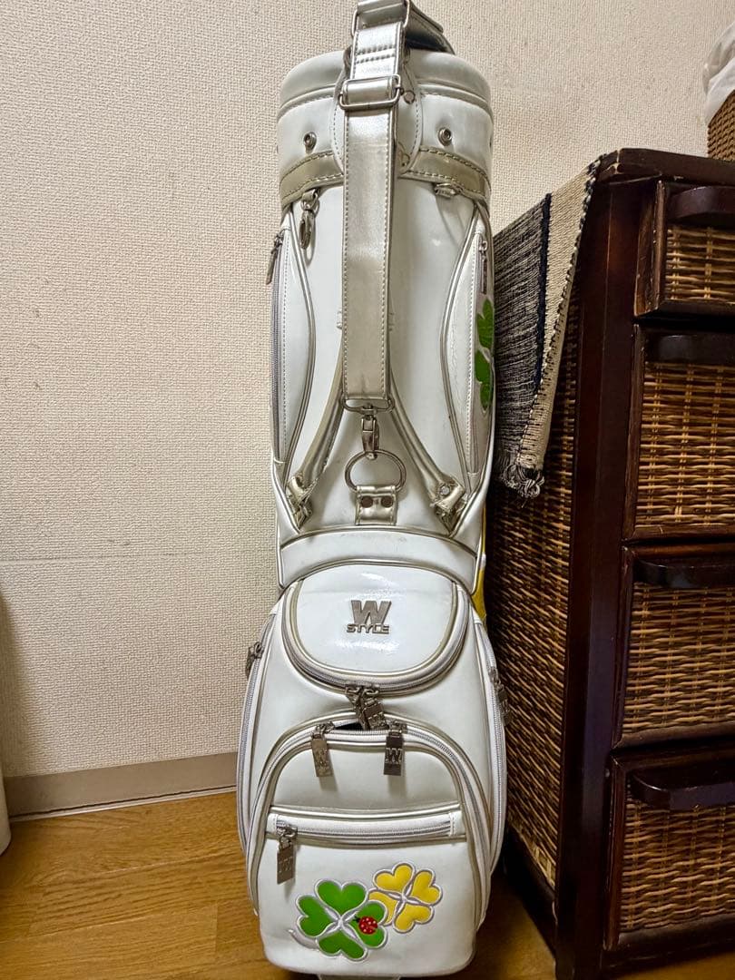 ウィンウィンレディースキャディバック未使用フード付き