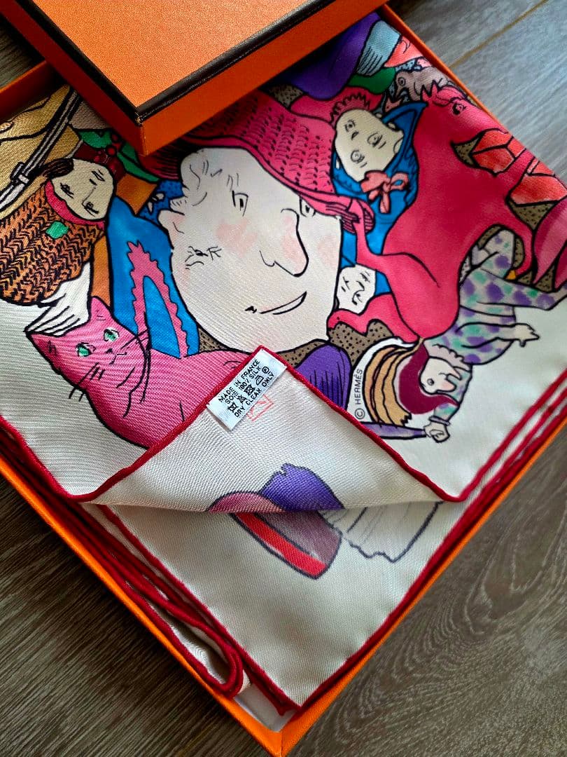 HERMES エルメス　morphoses　メタモルフォーゼ 　カレ９０