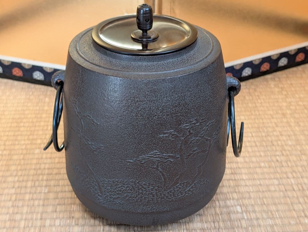 茶道具　茶釜　風炉釜　箱入 『松の木』釜師　佐藤清光作