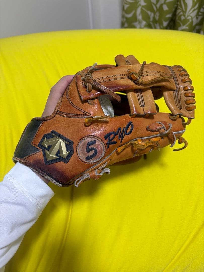 支給品 硬式グローブ