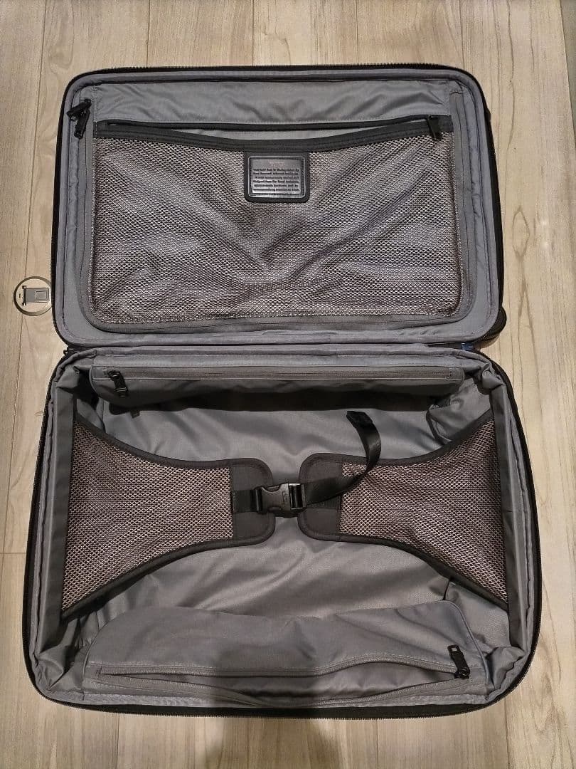 トゥミ　ALPHA2　4輪　キャリーケース 　黒 22616D2