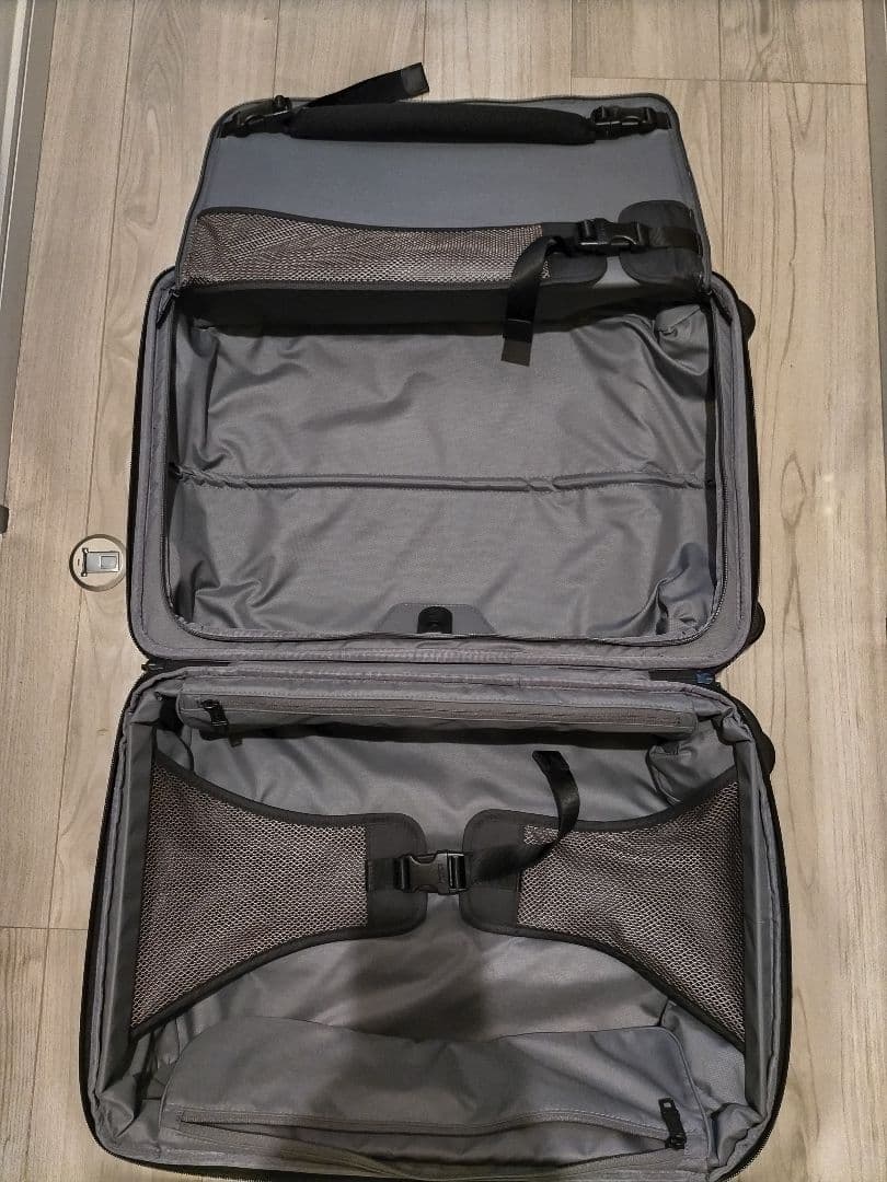 トゥミ　ALPHA2　4輪　キャリーケース 　黒 22616D2