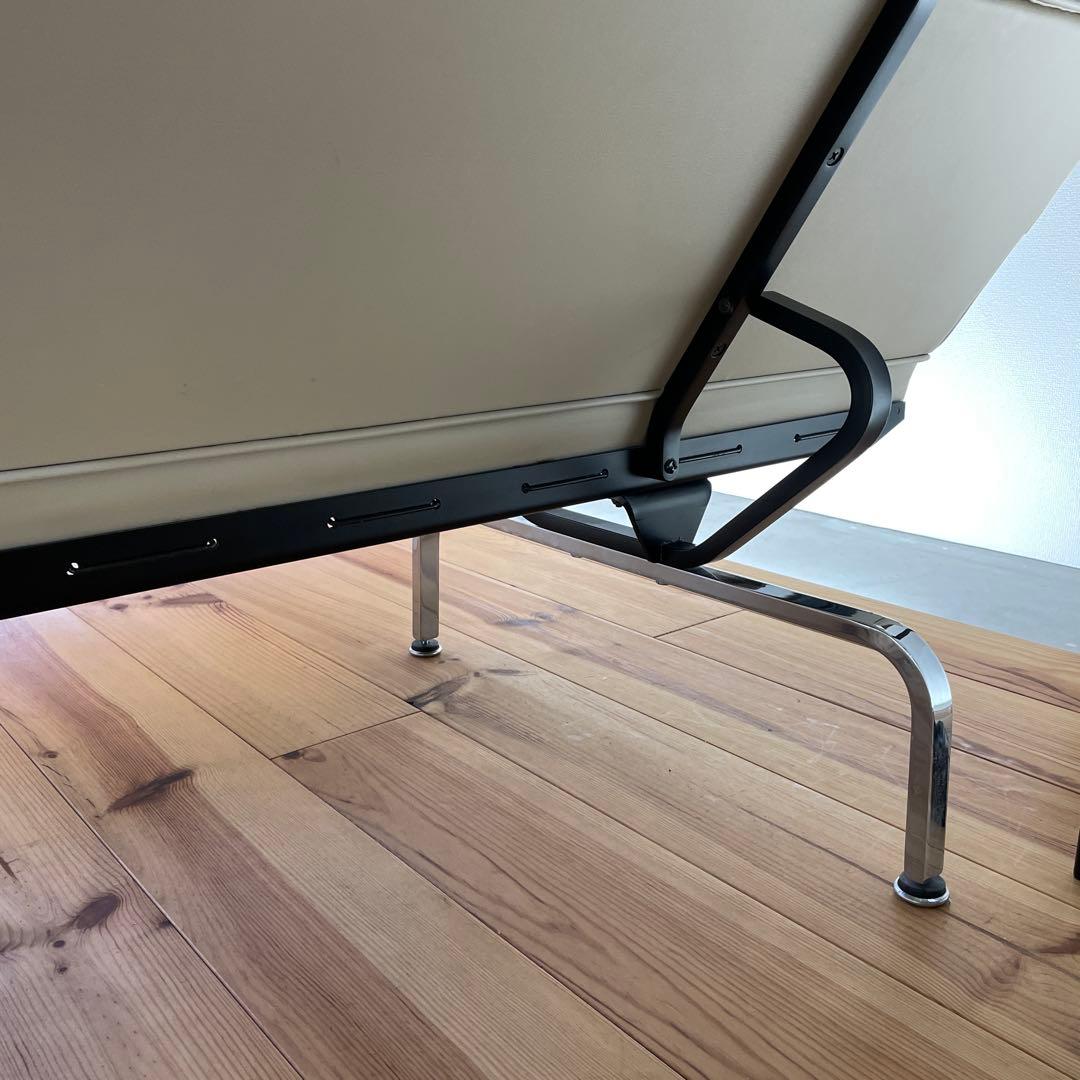 イームズ　コンパクトソファ　color guade(張り) ハーマンミラー社製